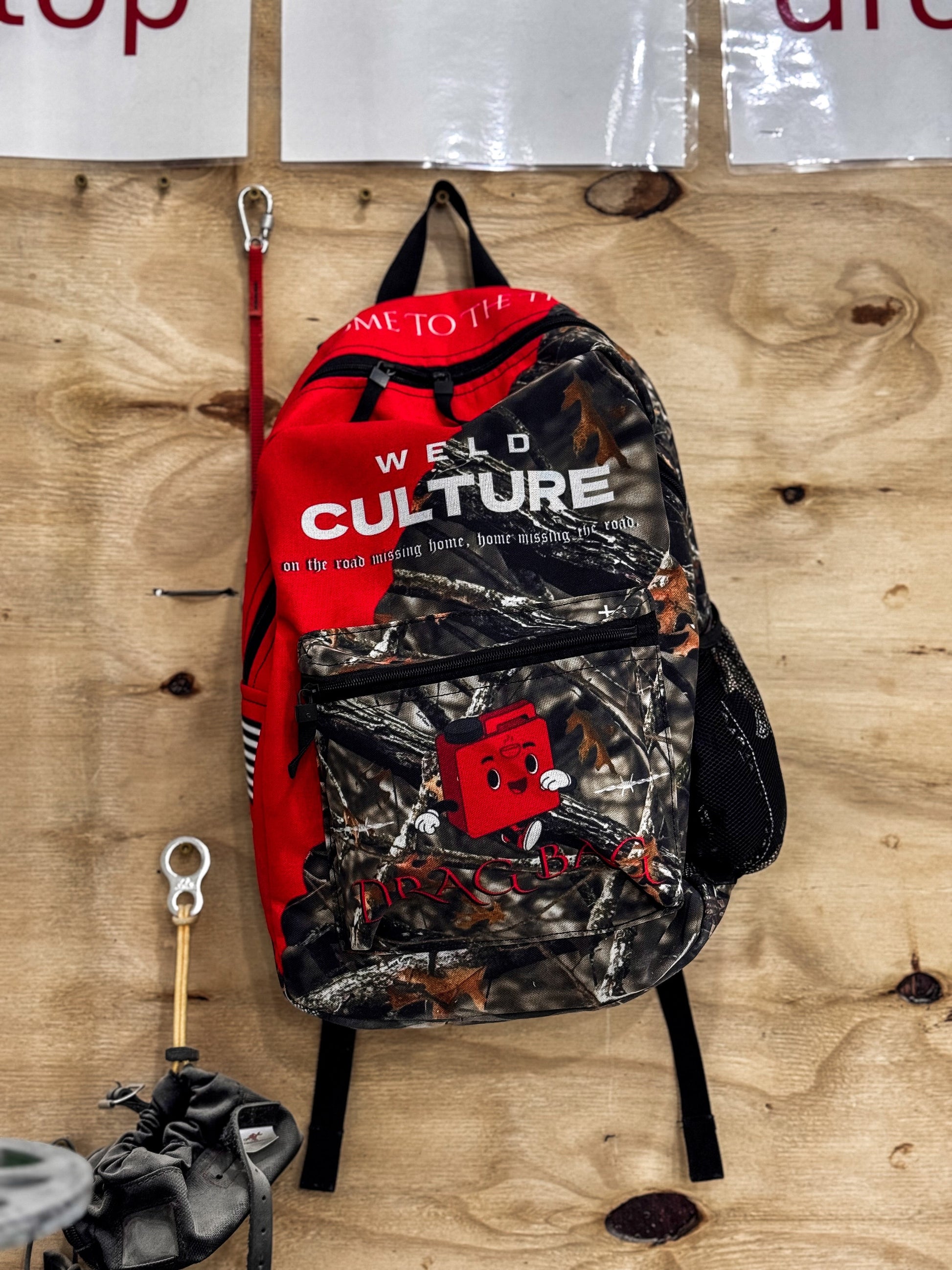 RED CAMO SPLIT DRAGBAG.
